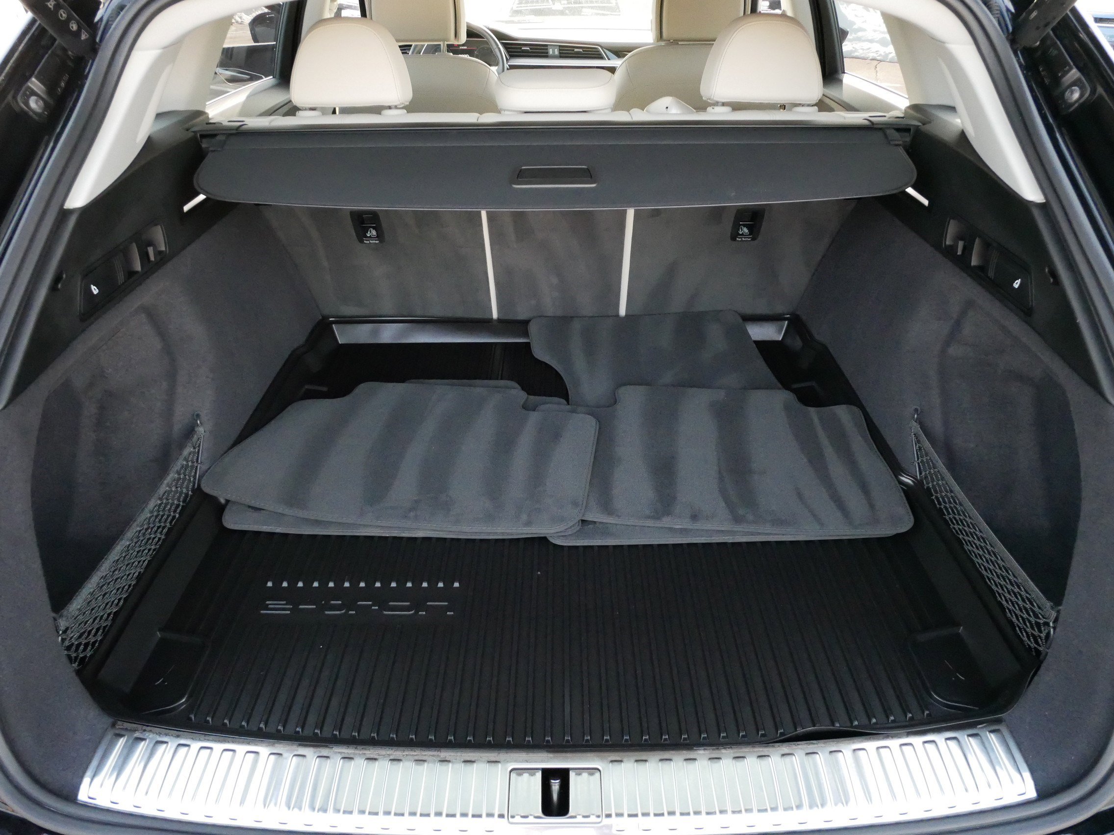 Used 2024 Audi Q8 e-tron Premium Plus image 18