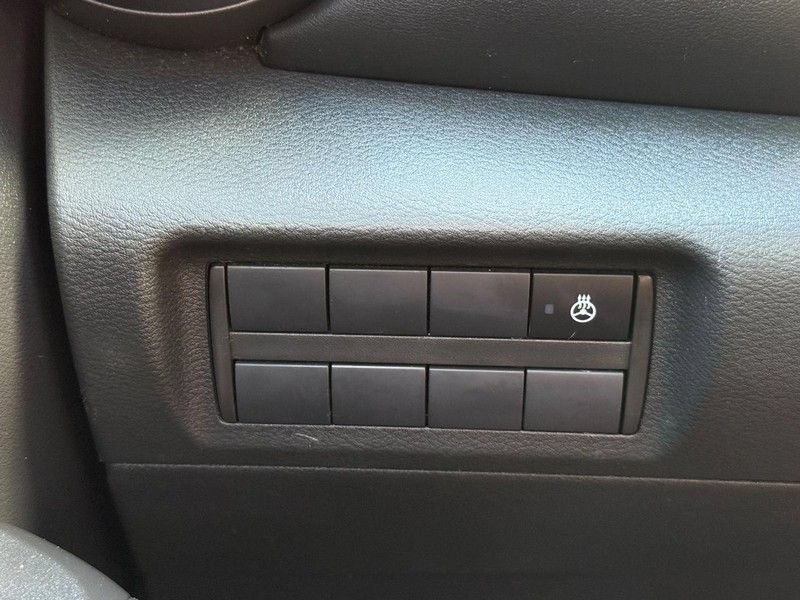 Used 2023 Nissan Kicks SR w/ SR Premium Package FWD image 28