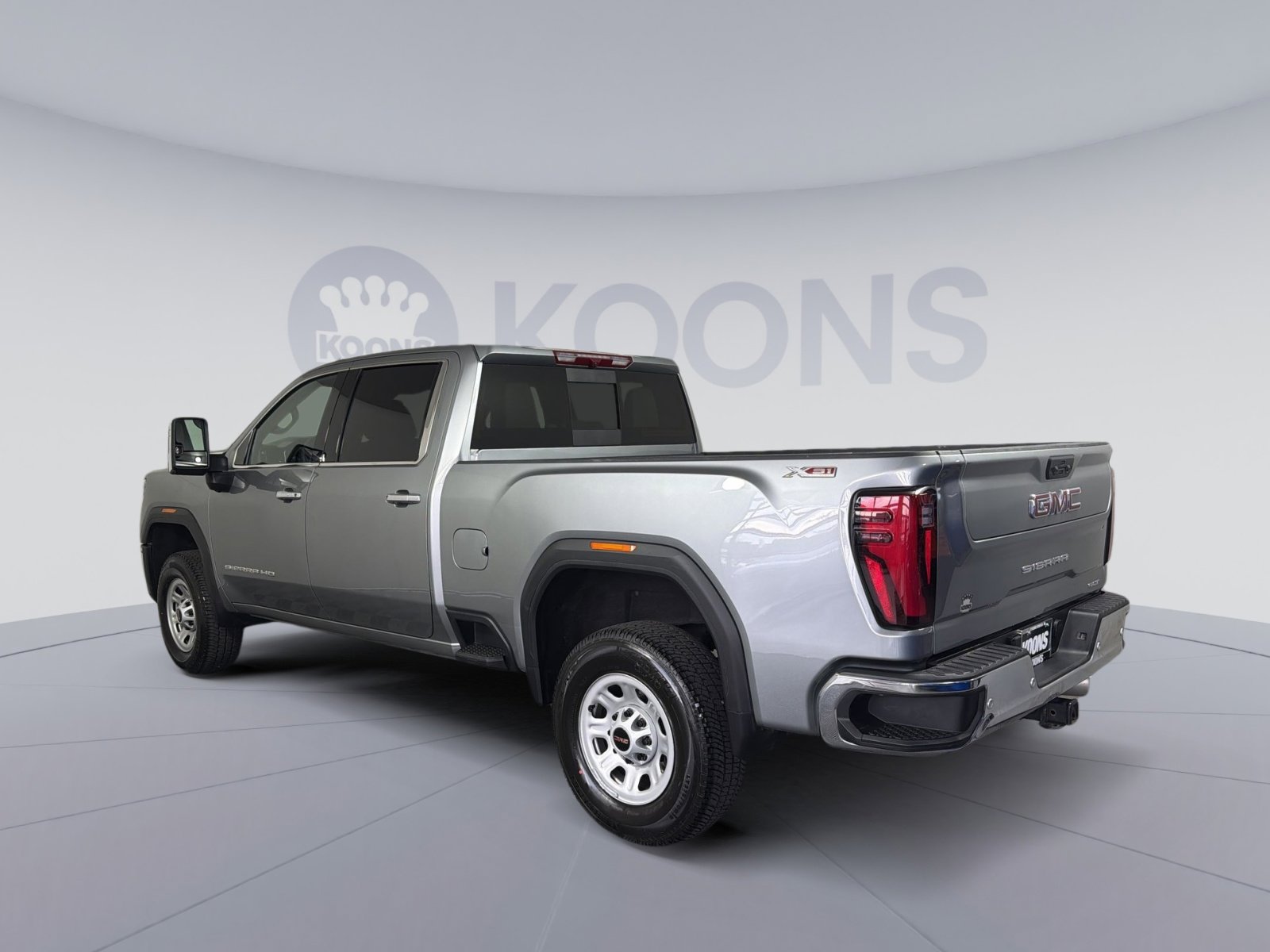 Used 2025 GMC Sierra 3500 SLT w/ SLT Convenience Package image 4