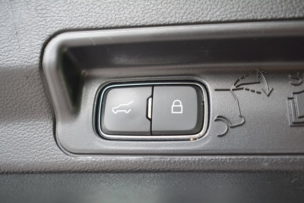 Used 2022 Ford Explorer XLT AWD/4WD image 25