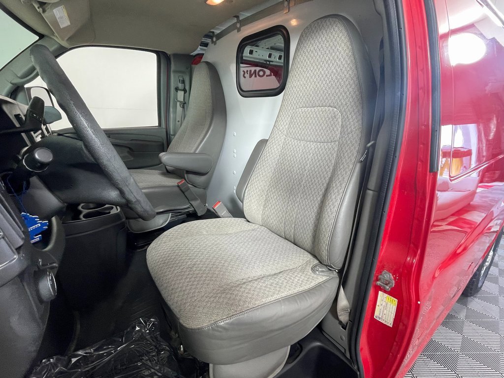 Used 2015 Chevrolet Express 2500 image 21