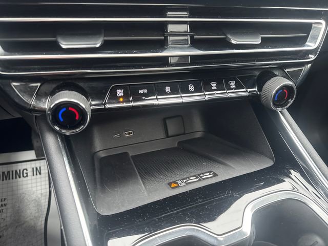 Used 2025 Chevrolet Traverse RS image 22