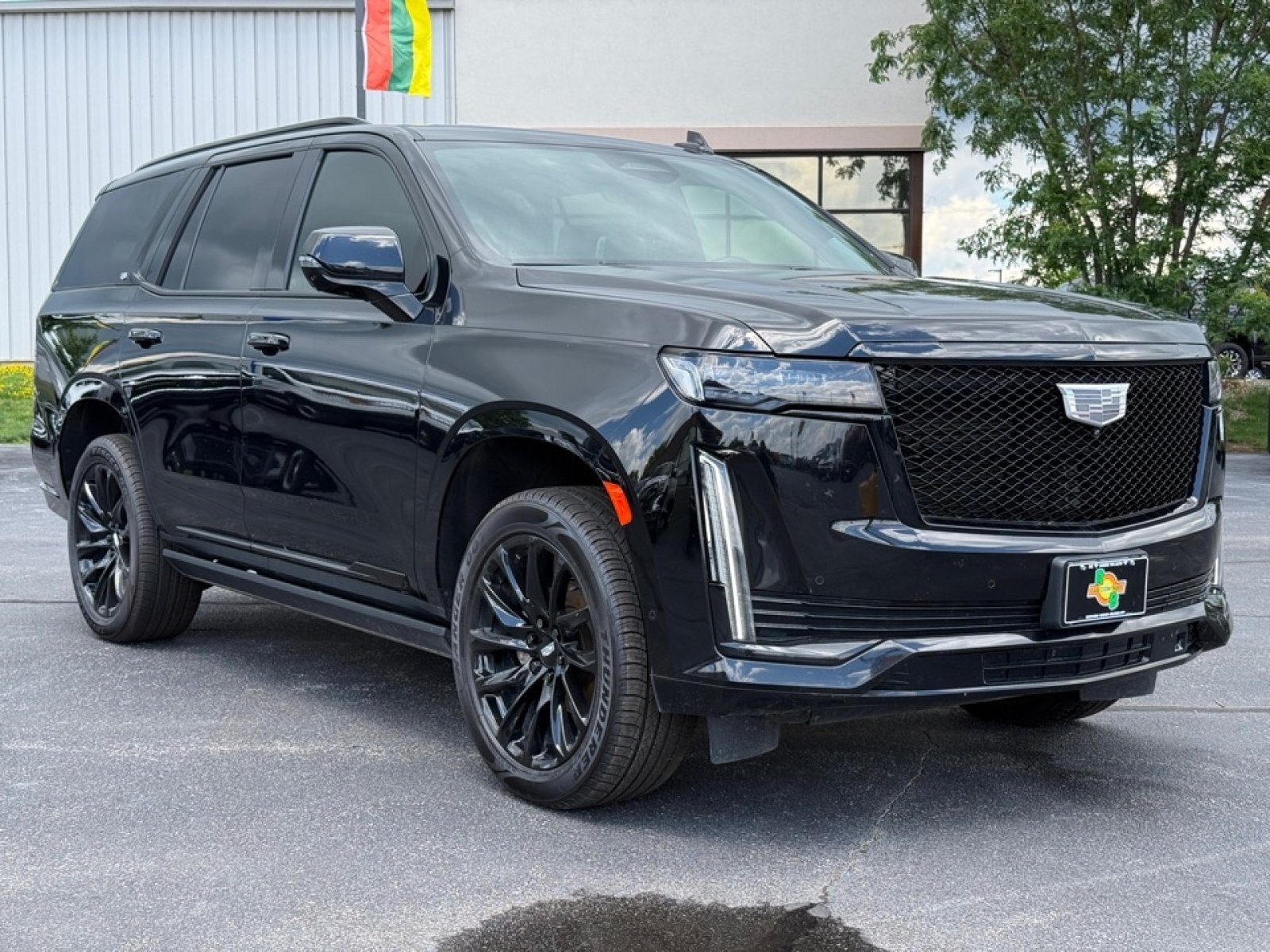 Used 2022 Cadillac Escalade Sport Platinum w/ LPO, ONYX Package AWD/4WD image 2