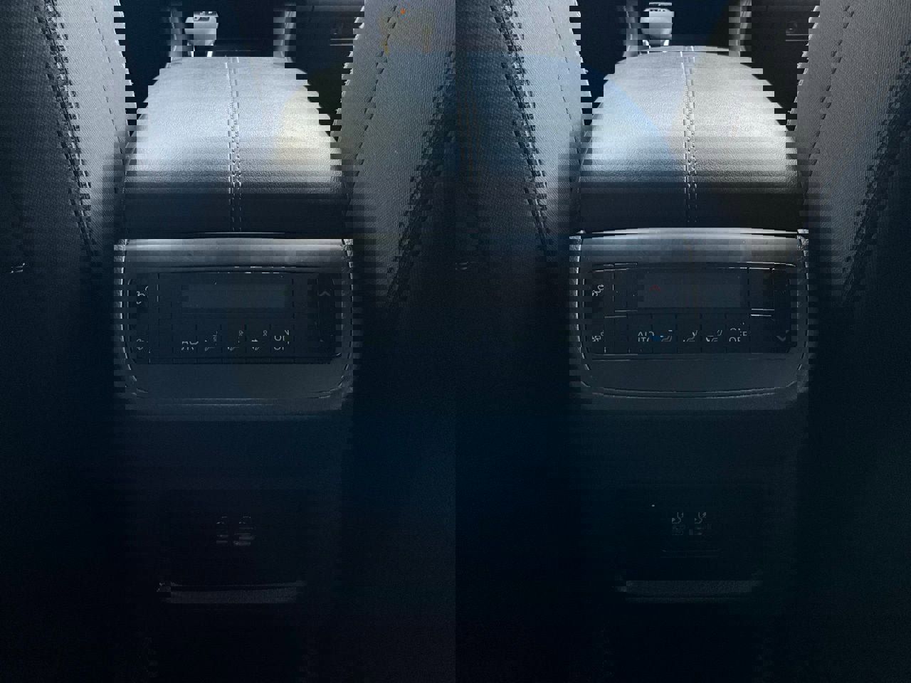 Used 2024 Nissan Pathfinder SV image 14