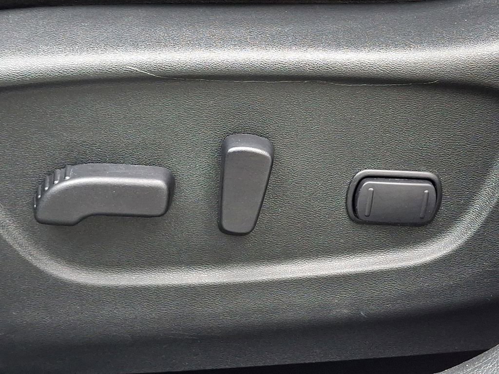 Used 2016 Nissan Rogue SV AWD/4WD image 26