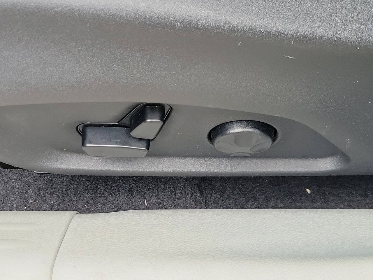 Used 2021 Jeep Compass Limited w/ Sun and Sound Group FWD image 17