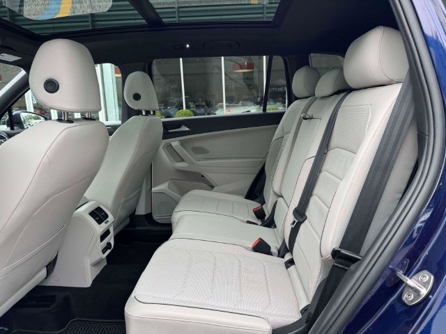 Certified 2023 Volkswagen Tiguan SEL R-Line AWD/4WD image 12