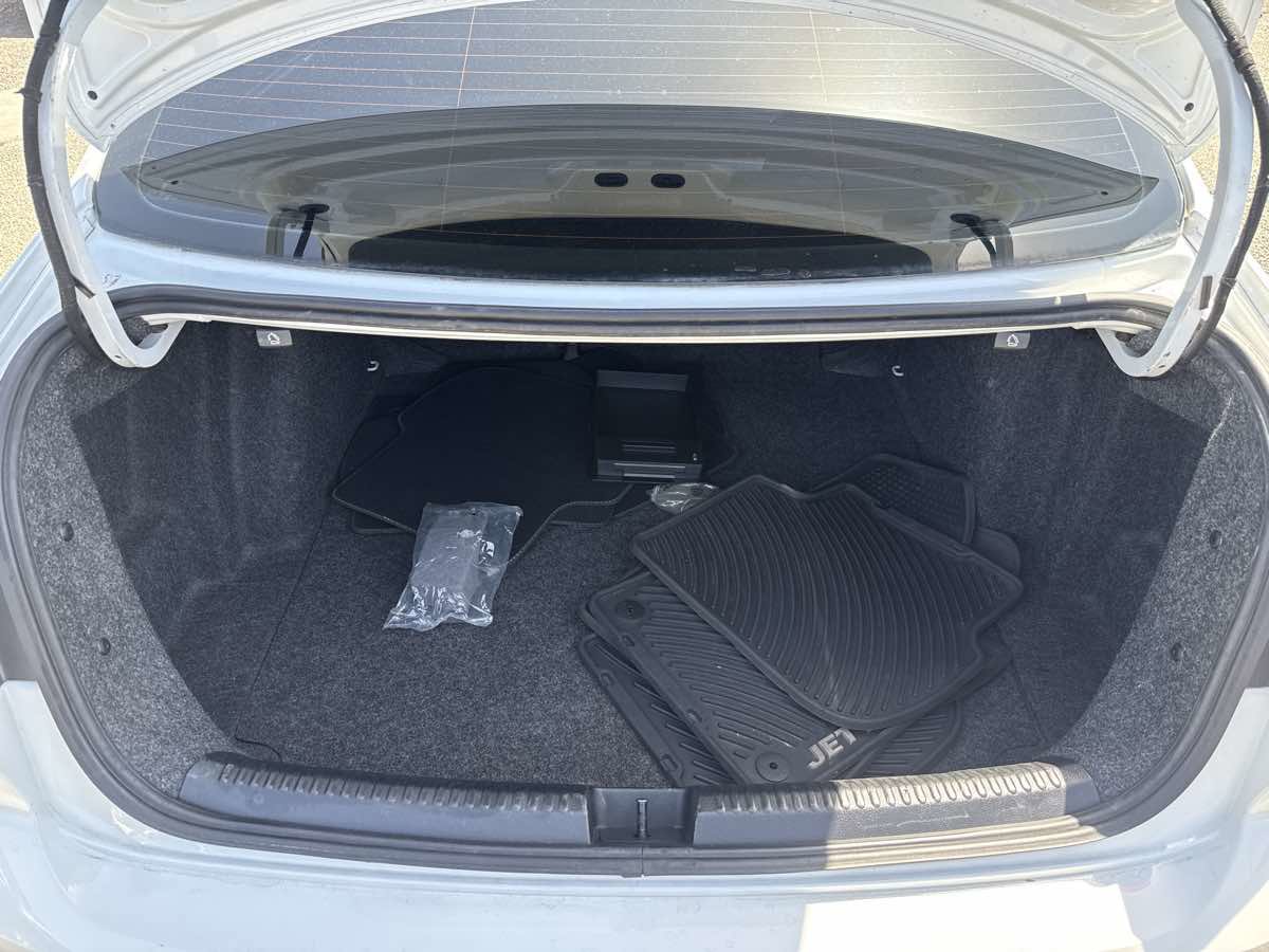 Used 2015 Volkswagen Jetta Sport FWD image 13