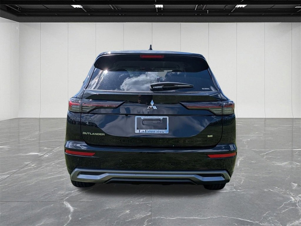 New 2025 Mitsubishi Outlander SE image 4