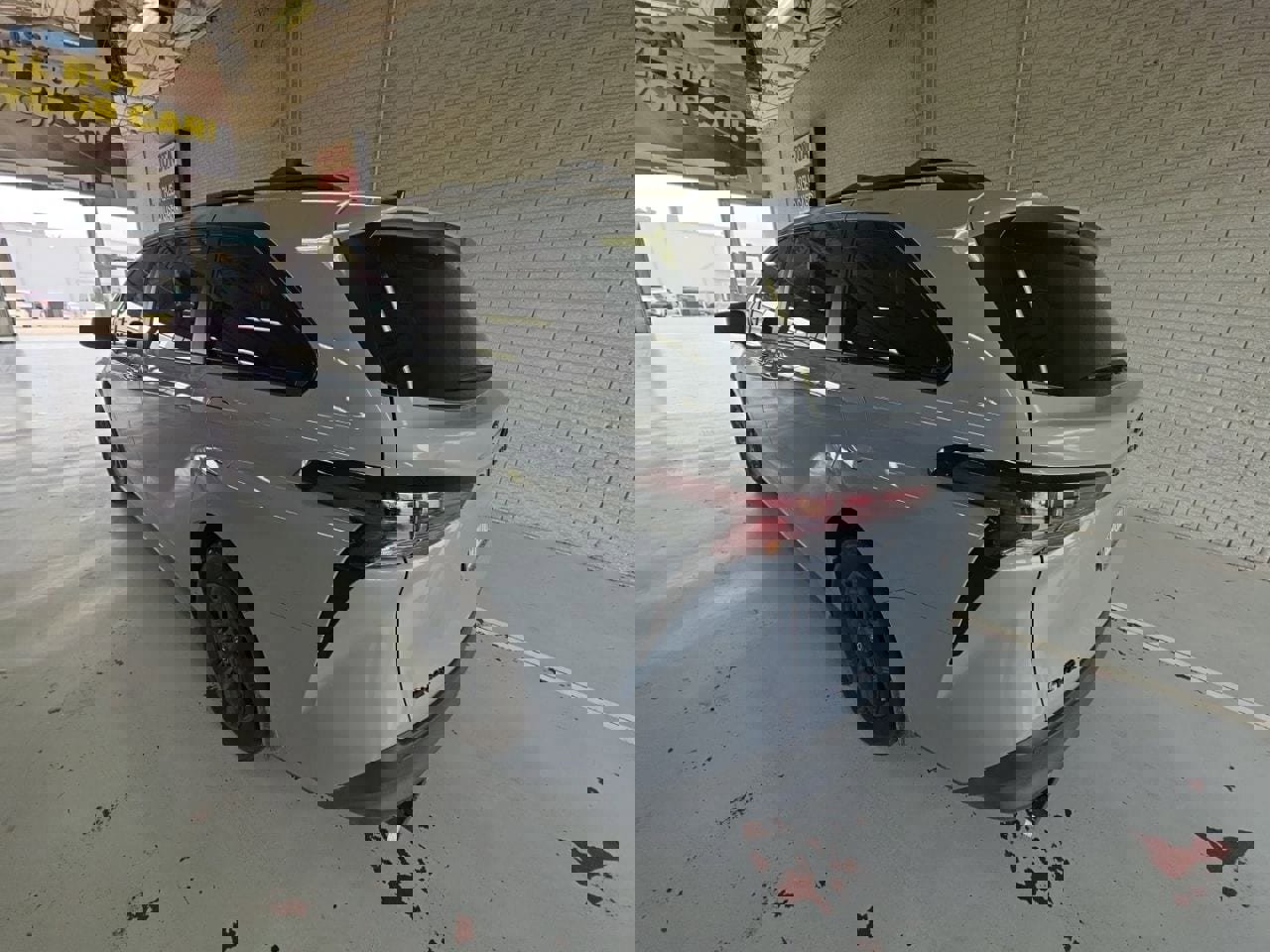 Used 2025 Toyota Sienna XLE Woodland Edition image 6