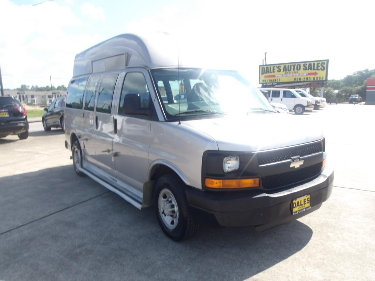 Used 2007 Chevrolet Express 2500 Passenger w/ Power and Light Package RWD image 5
