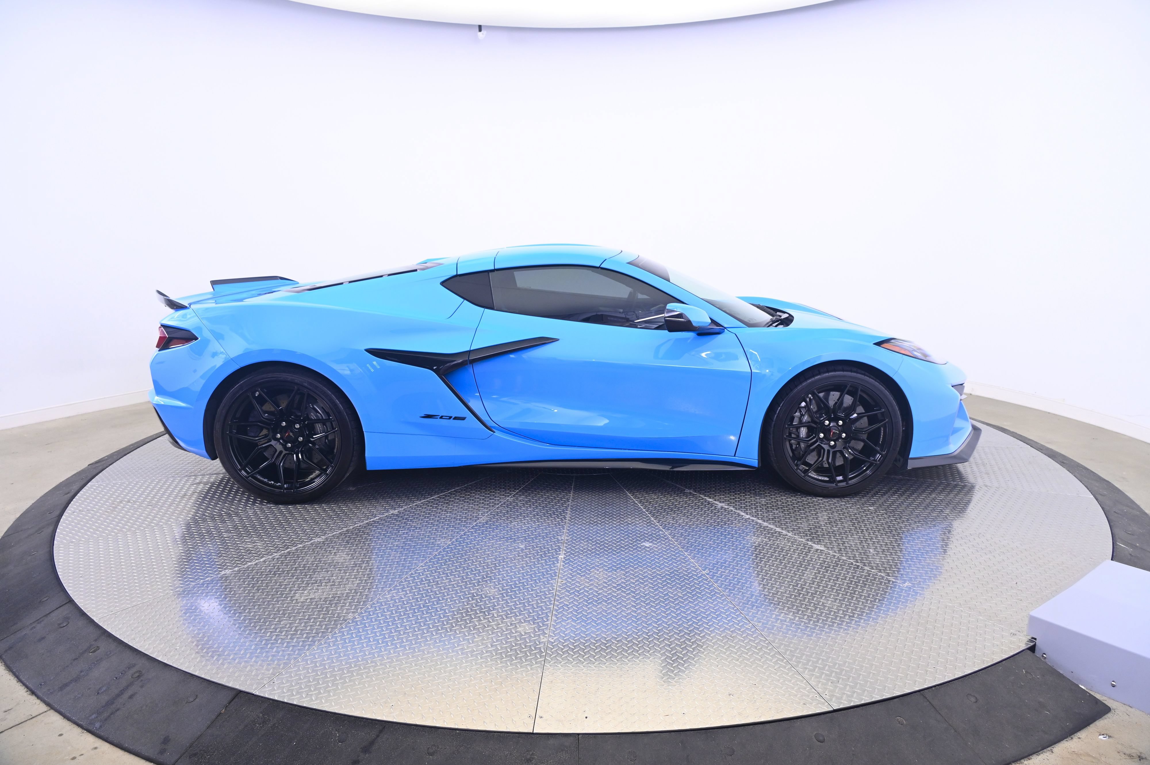 Used 2023 Chevrolet Corvette Z06 RWD image 8