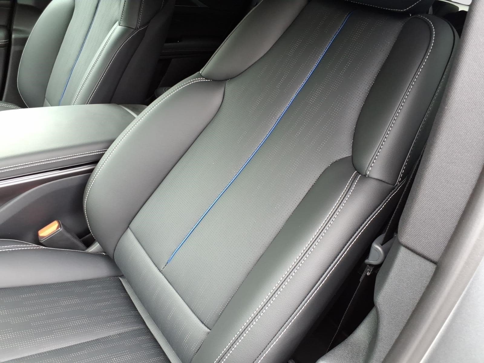 New 2026 Cadillac Lyriq Luxury AWD/4WD image 13