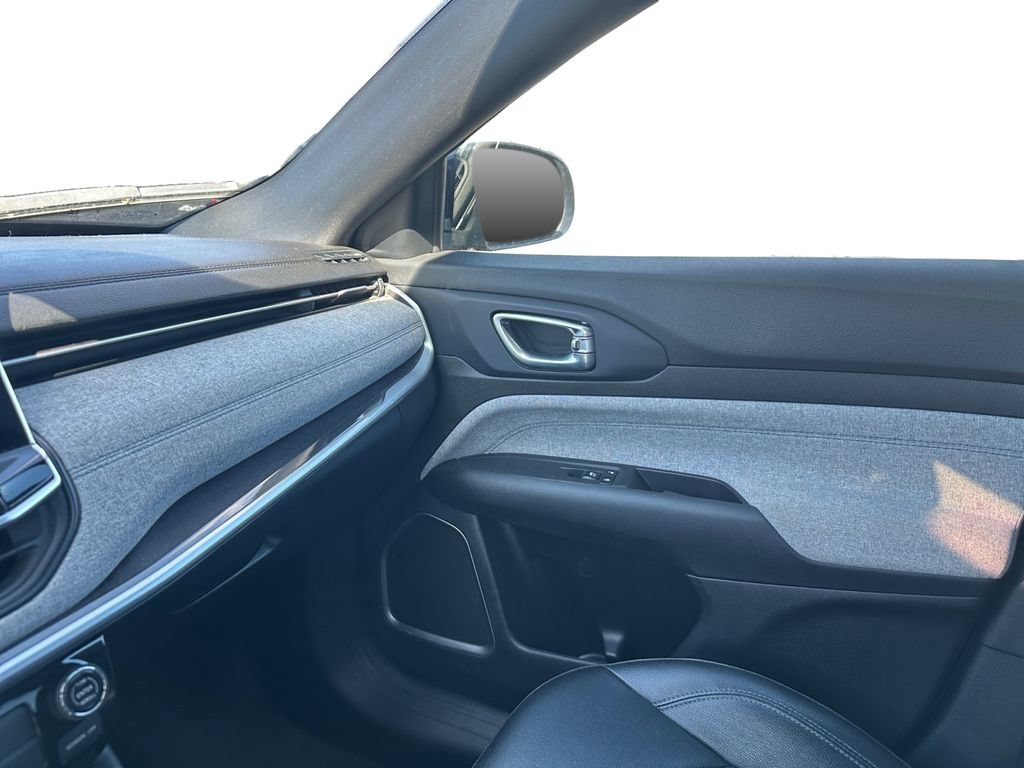 Used 2024 Jeep Compass Latitude AWD/4WD image 21