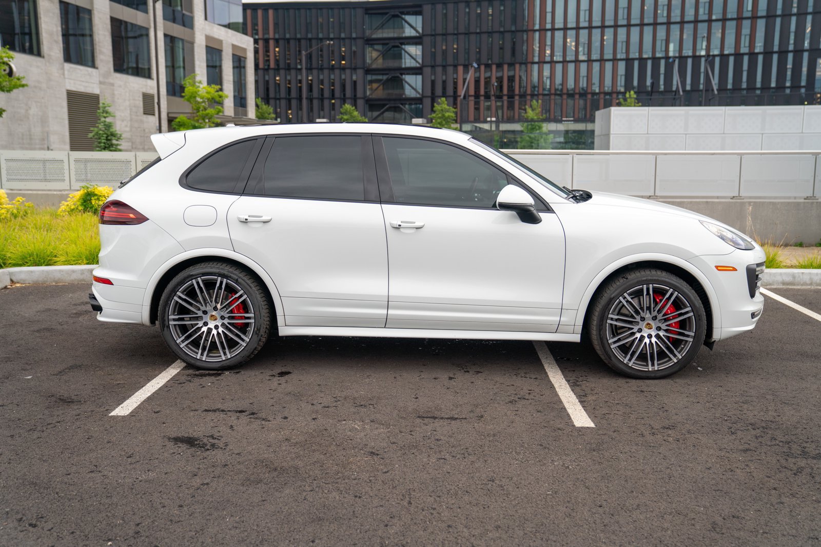 Used 2016 Porsche Cayenne GTS AWD/4WD image 8