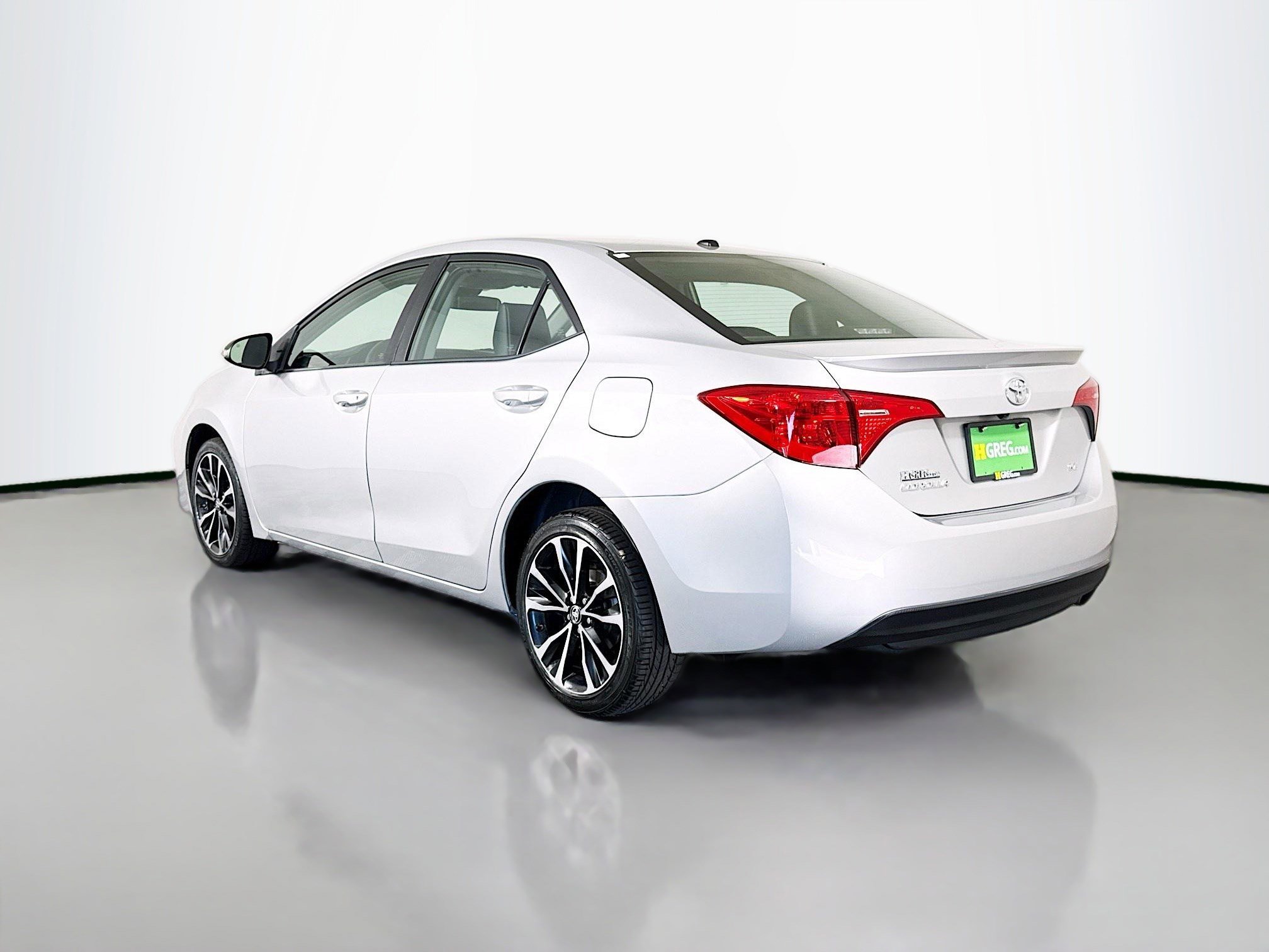 Used 2018 Toyota Corolla SE w/ SE Premium Package FWD image 7