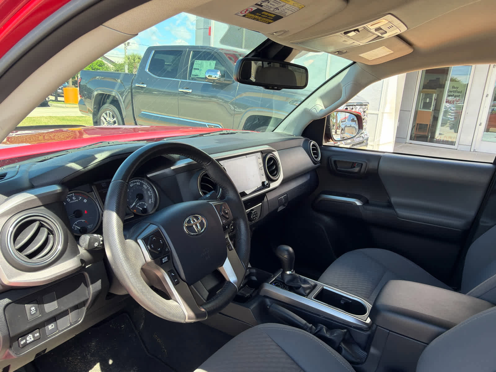 Used 2020 Toyota Tacoma SR5 RWD image 29