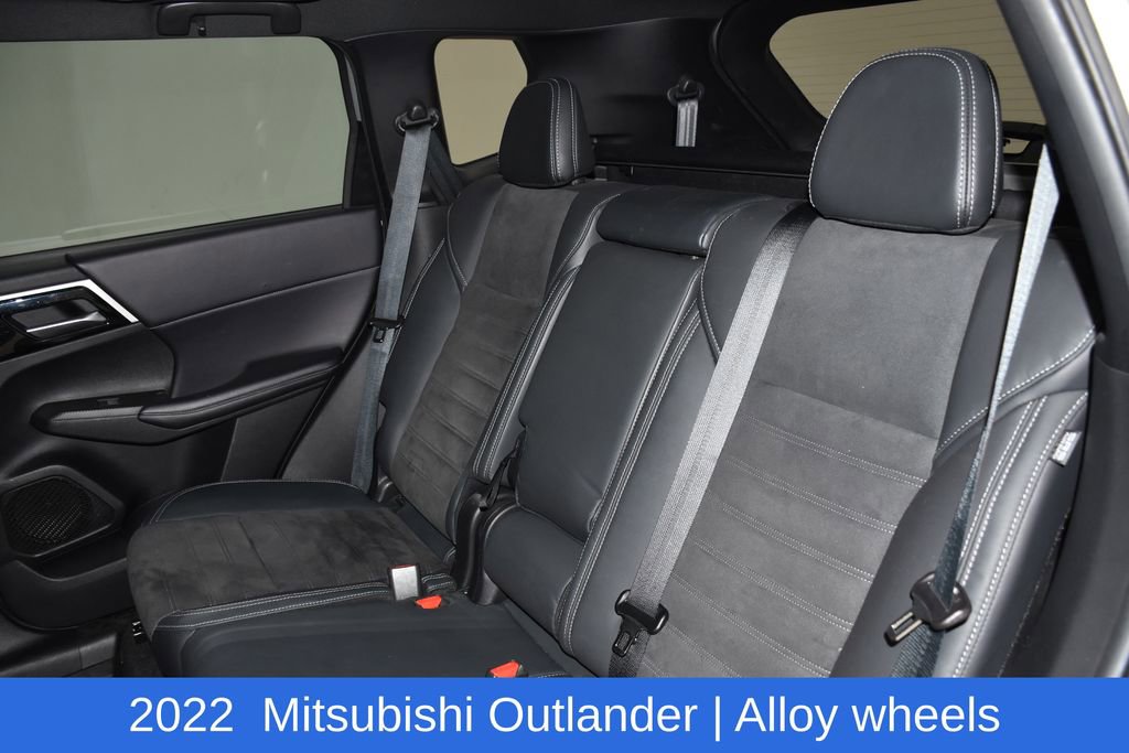 Used 2022 Mitsubishi Outlander SE image 28