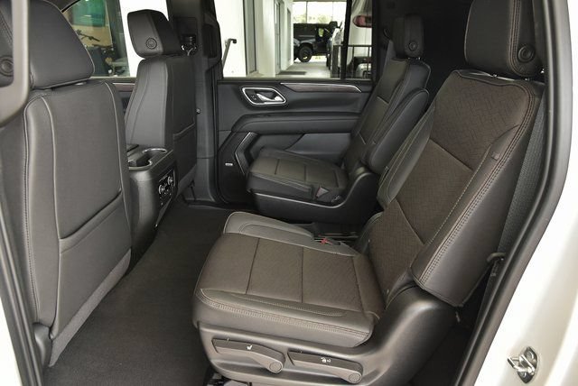 Used 2024 Chevrolet Suburban High Country AWD/4WD image 18