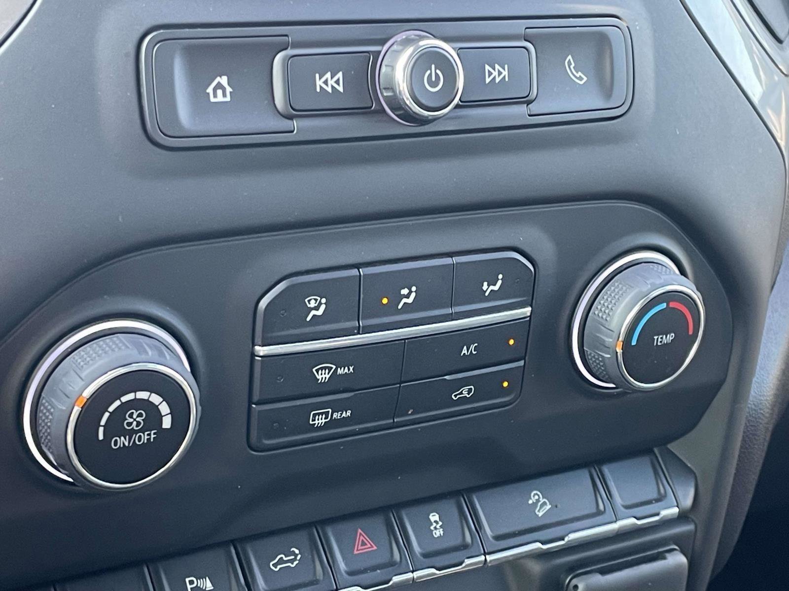 Used 2024 Chevrolet Silverado 2500 Custom w/ Custom Value Package image 4