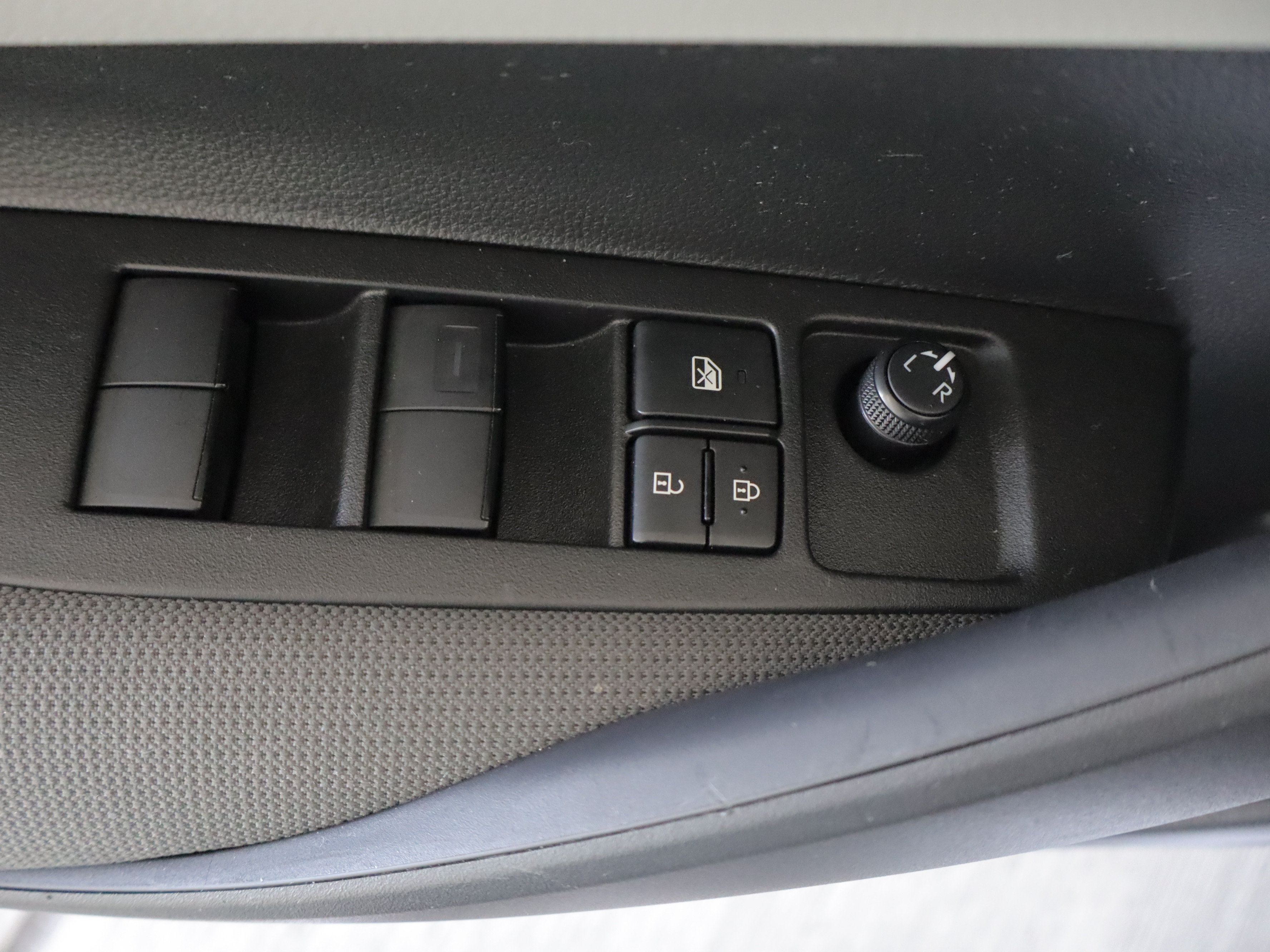 Used 2025 Toyota Corolla LE w/ LE Premium Package FWD image 11