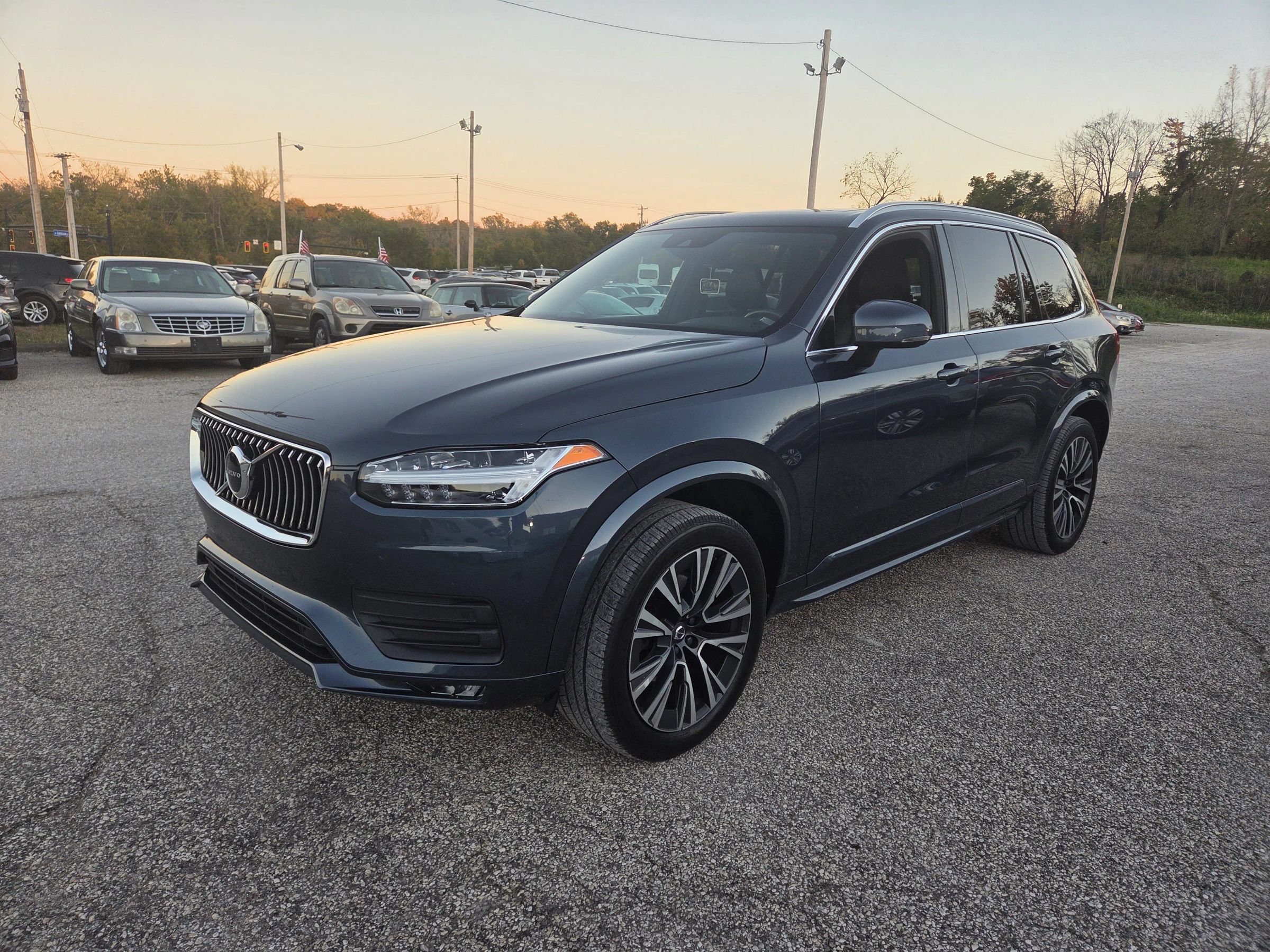Used 2020 Volvo XC90 T5 Momentum w/ Protection Package AWD/4WD image 2