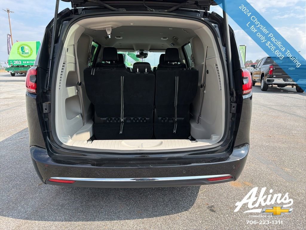 Used 2024 Chrysler Pacifica Touring-L image 7