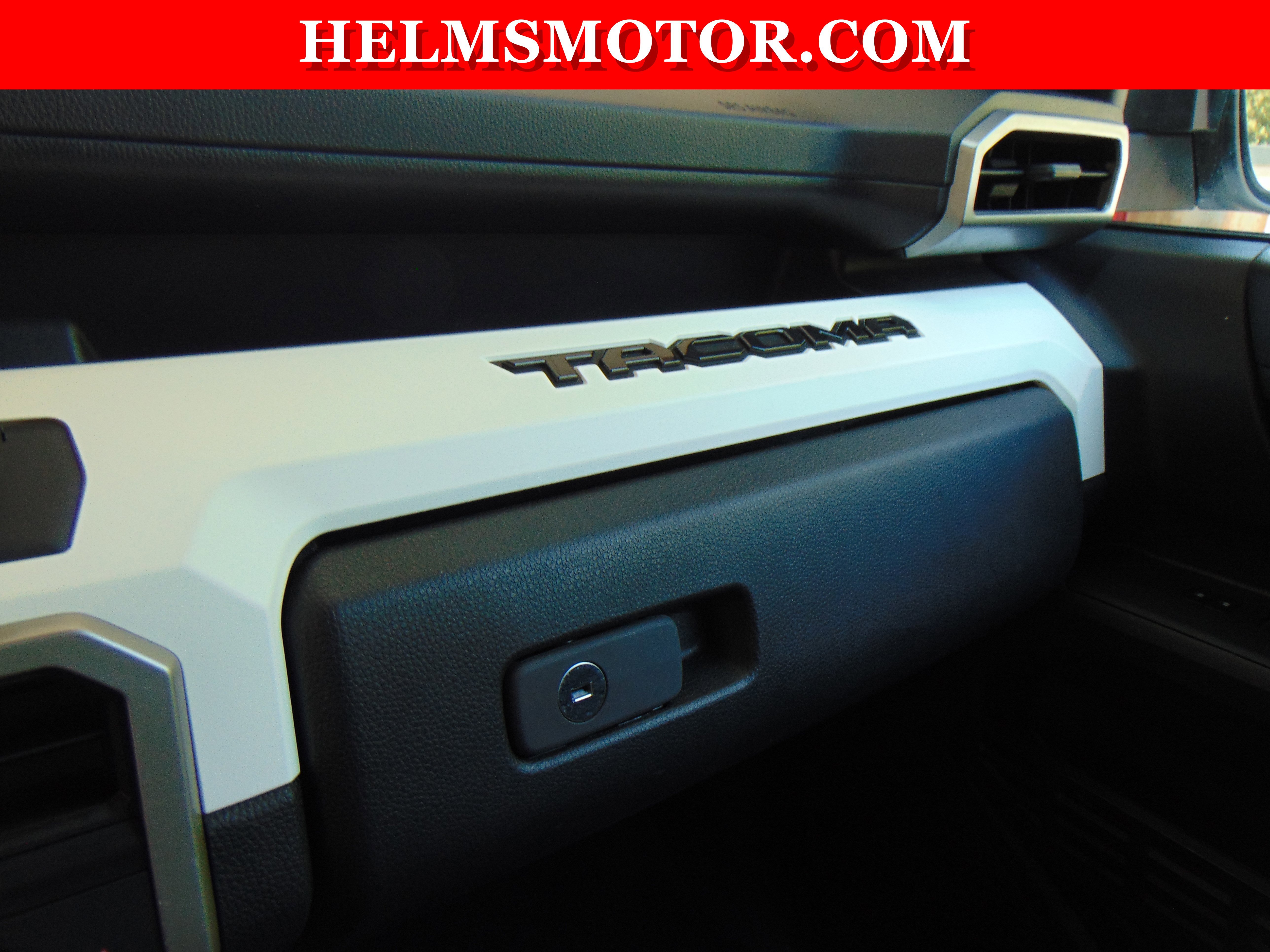 Used 2024 Toyota Tacoma TRD Off-Road image 28