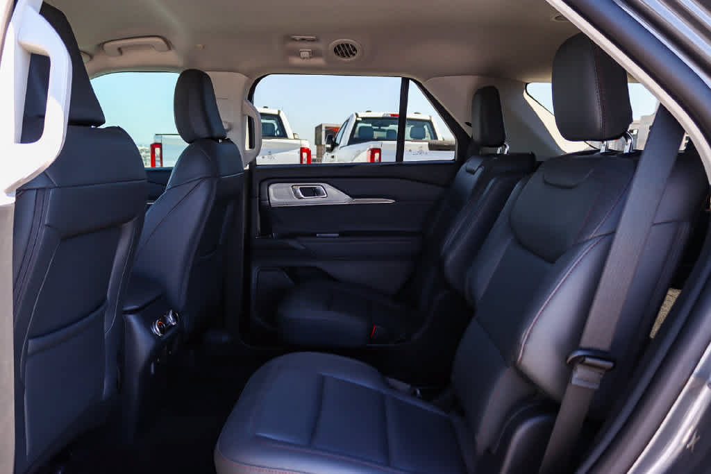 Used 2026 Ford Explorer Active w/ Active Comfort Package RWD image 17