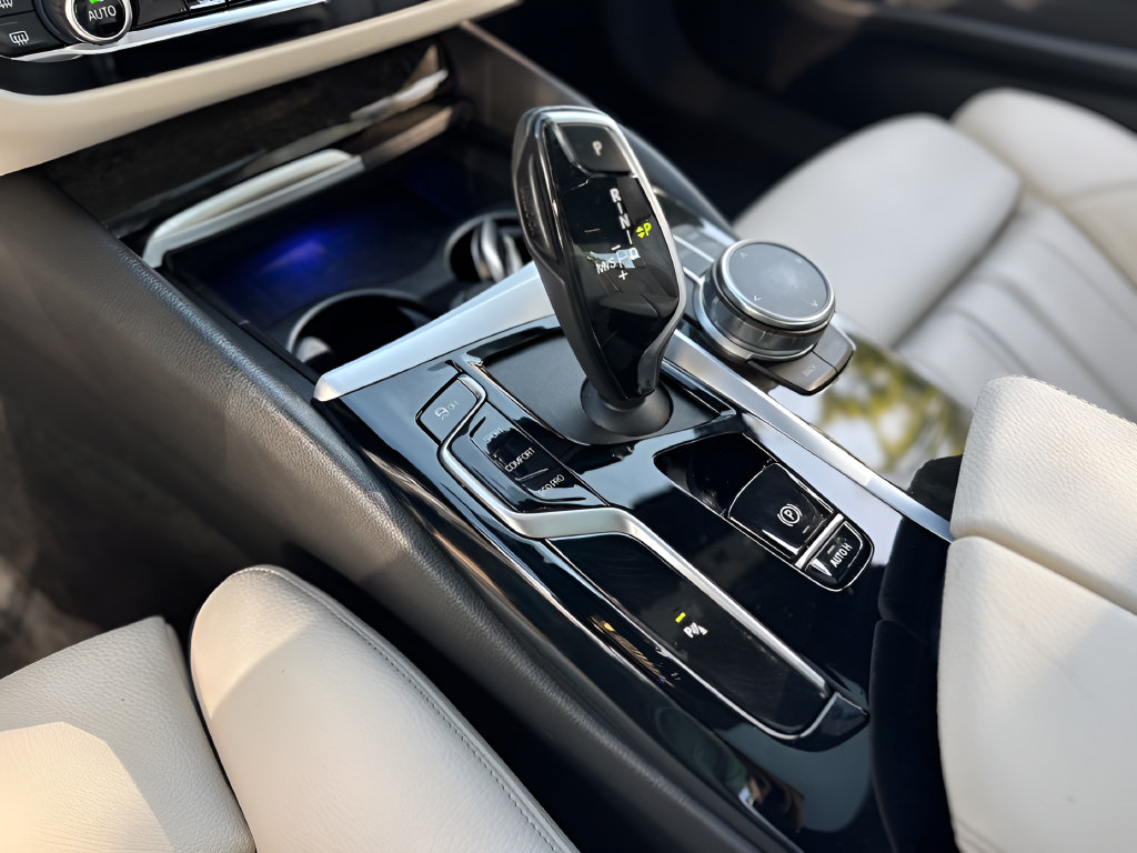 Used 2023 BMW 530i w/ Premium Package RWD image 10