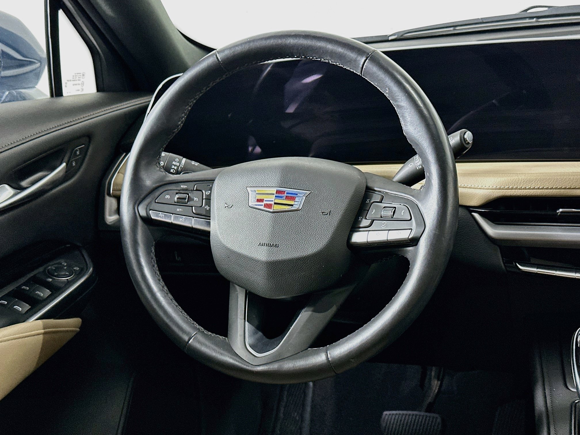 Used 2024 Cadillac XT4 Luxury w/ Cold Weather Package FWD image 18