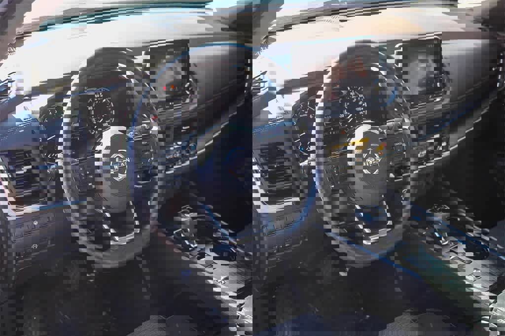 Used 2023 Nissan Rogue SV image 23