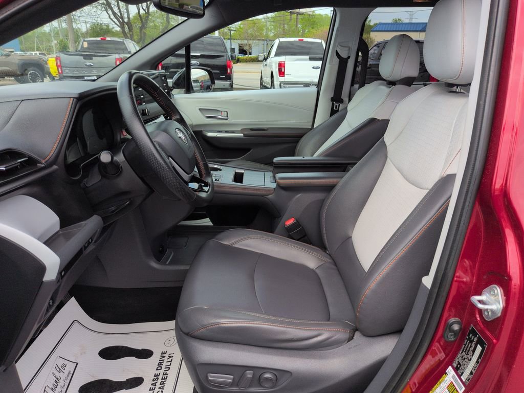 Used 2021 Toyota Sienna XSE AWD/4WD image 9