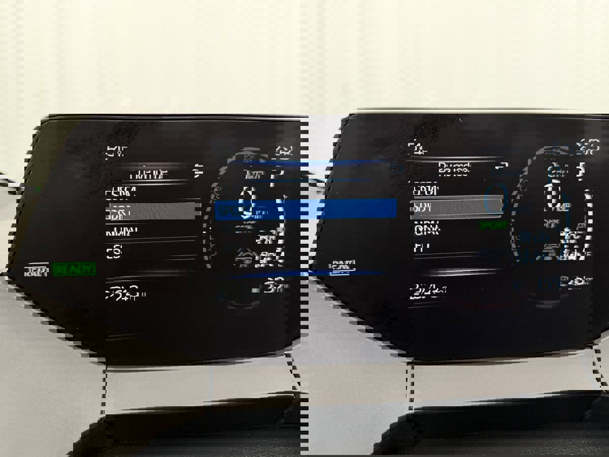 Used 2025 Toyota Prius LE image 11