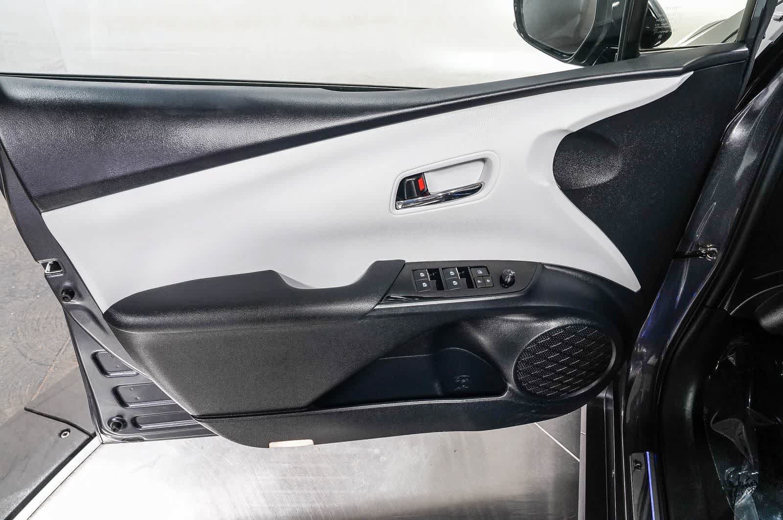 Certified 2018 Toyota Prius Prime Advanced w/ Carpet Mat Package FWD image 22