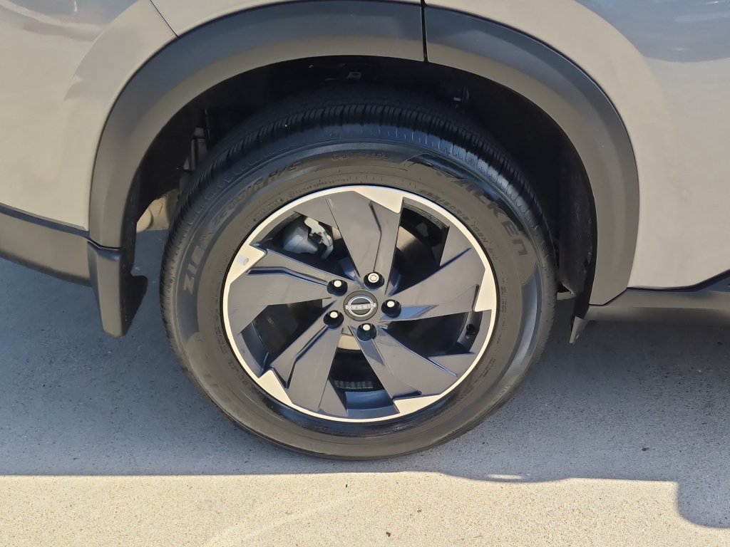 Certified 2026 Nissan Rogue SV FWD image 7