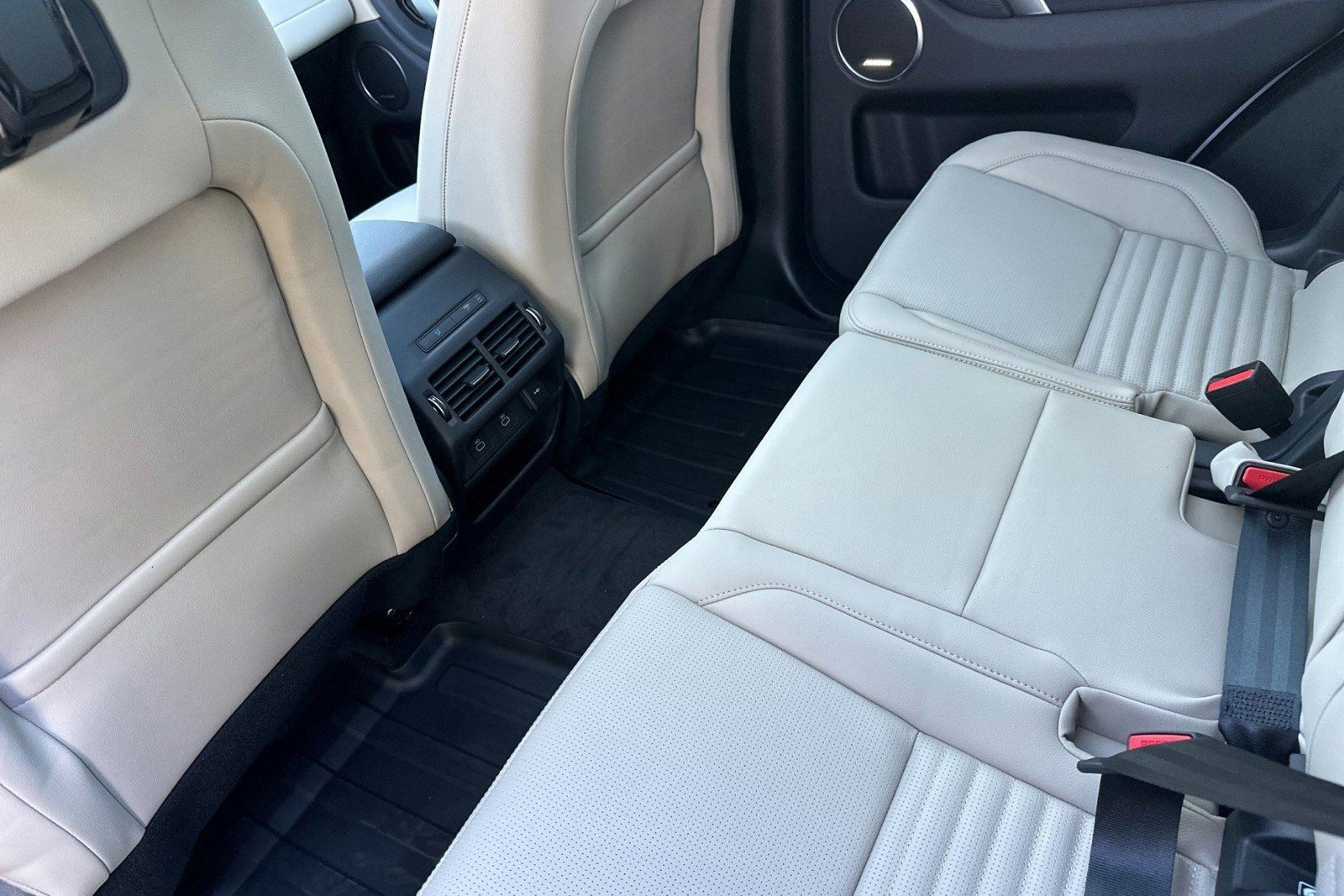 New 2025 Land Rover Discovery Sport S AWD/4WD image 17