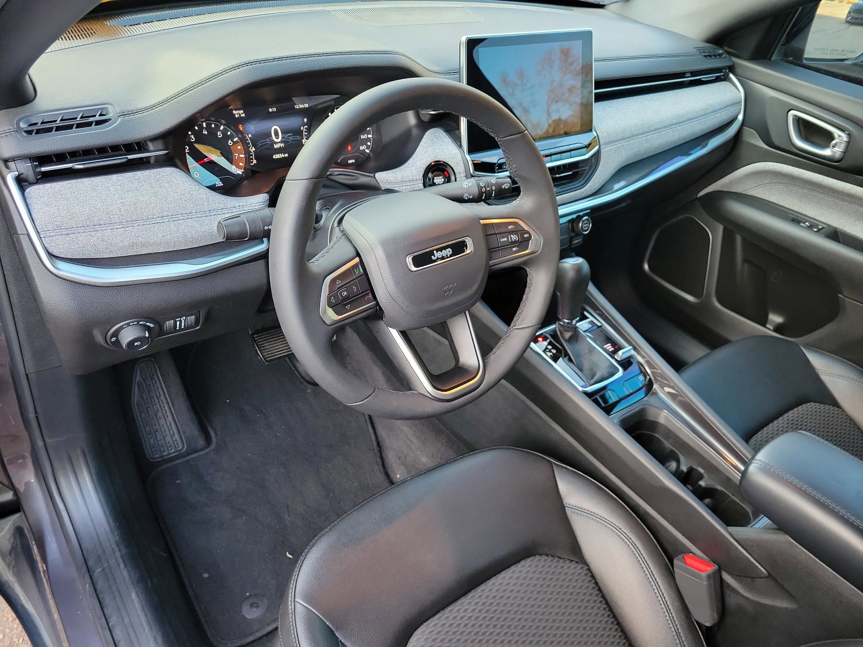 Used 2024 Jeep Compass Latitude image 8