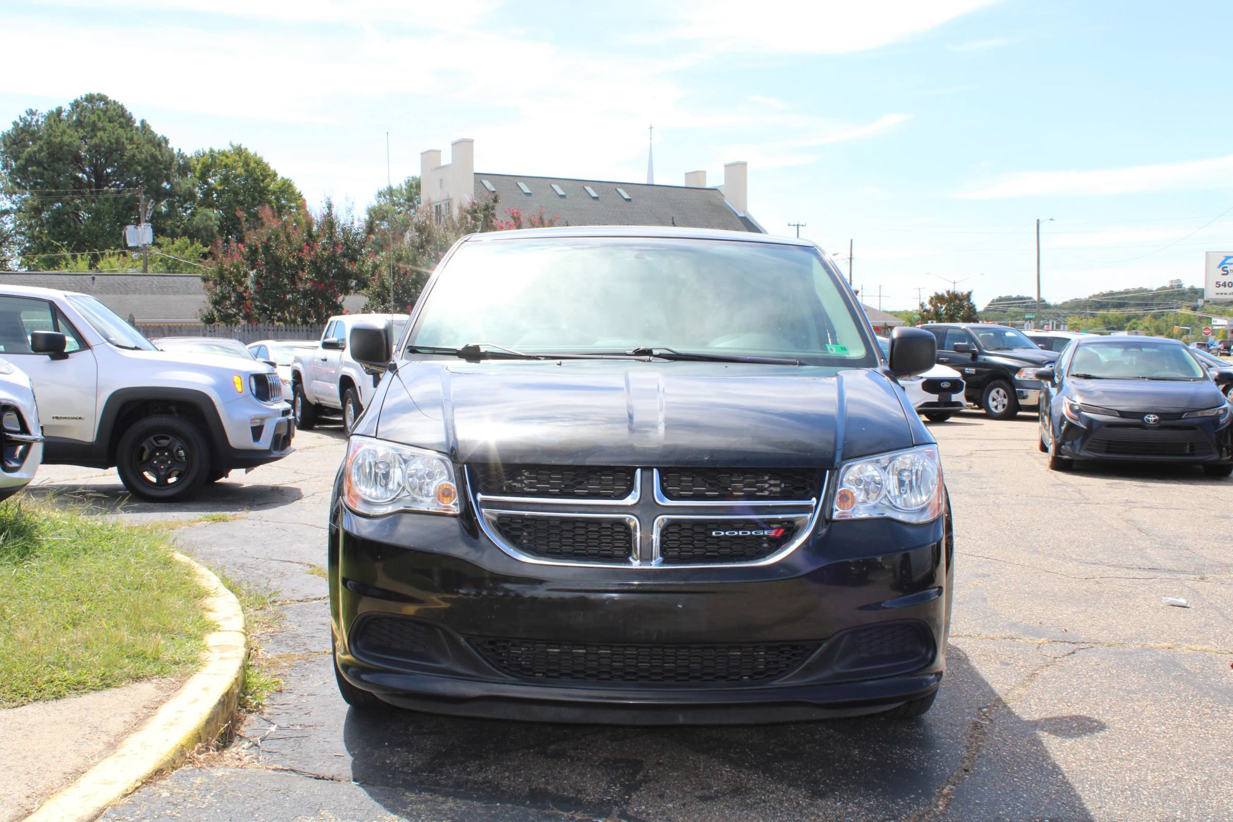 Used 2017 Dodge Grand Caravan SE w/ Power Window Group FWD image 2