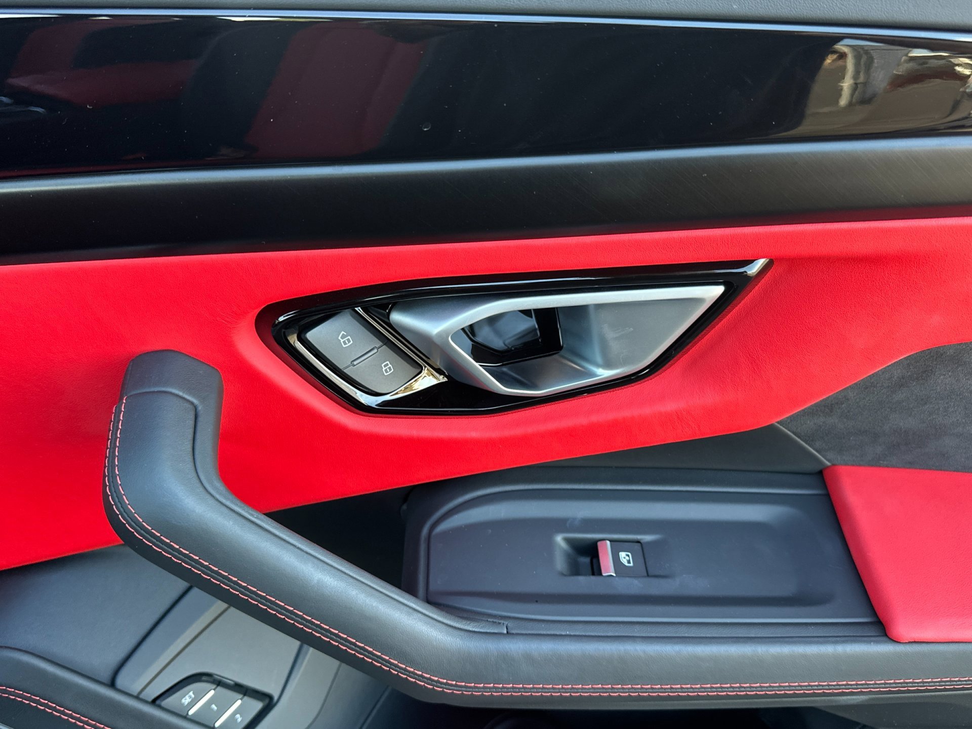 Used 2022 Lamborghini Urus image 19