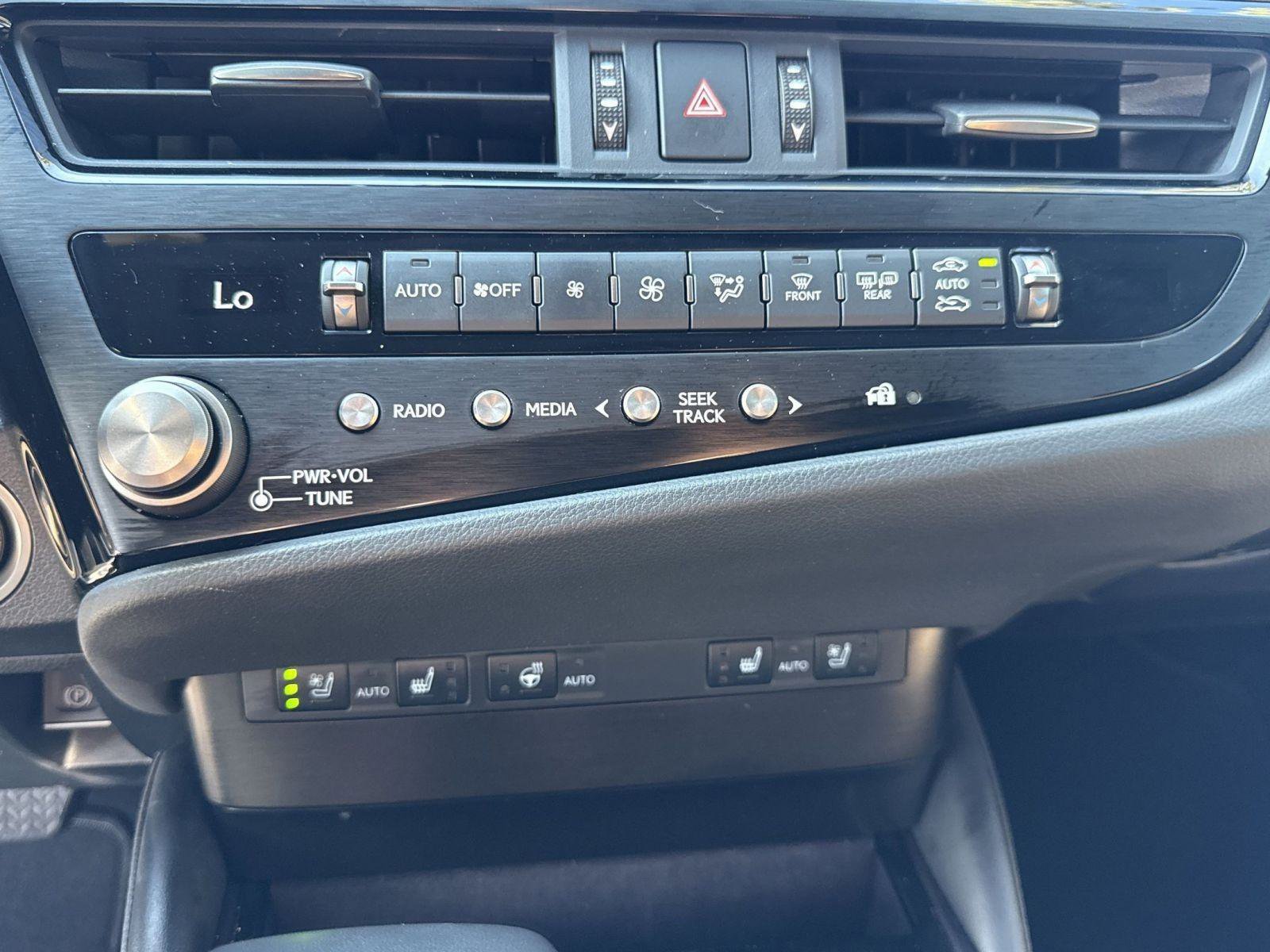 Used 2025 Lexus ES 300h image 13