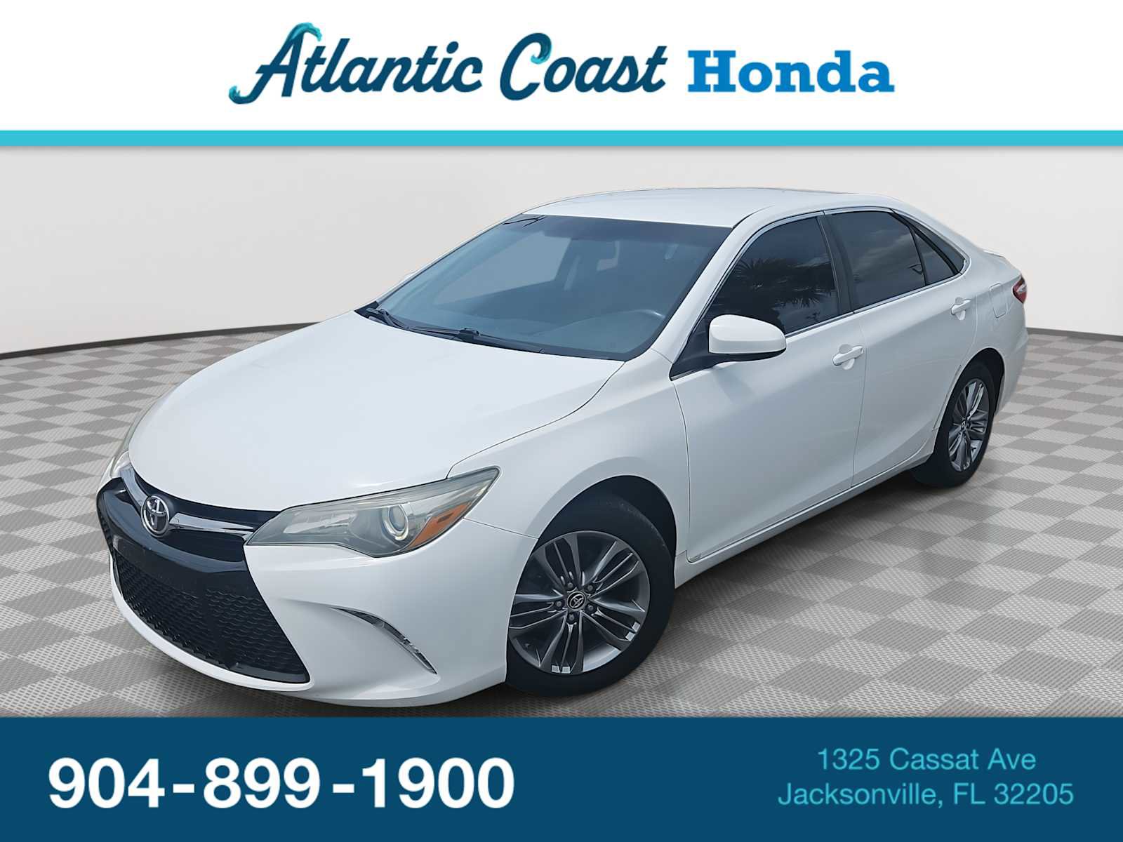 Used 2015 Toyota Camry SE FWD image 1