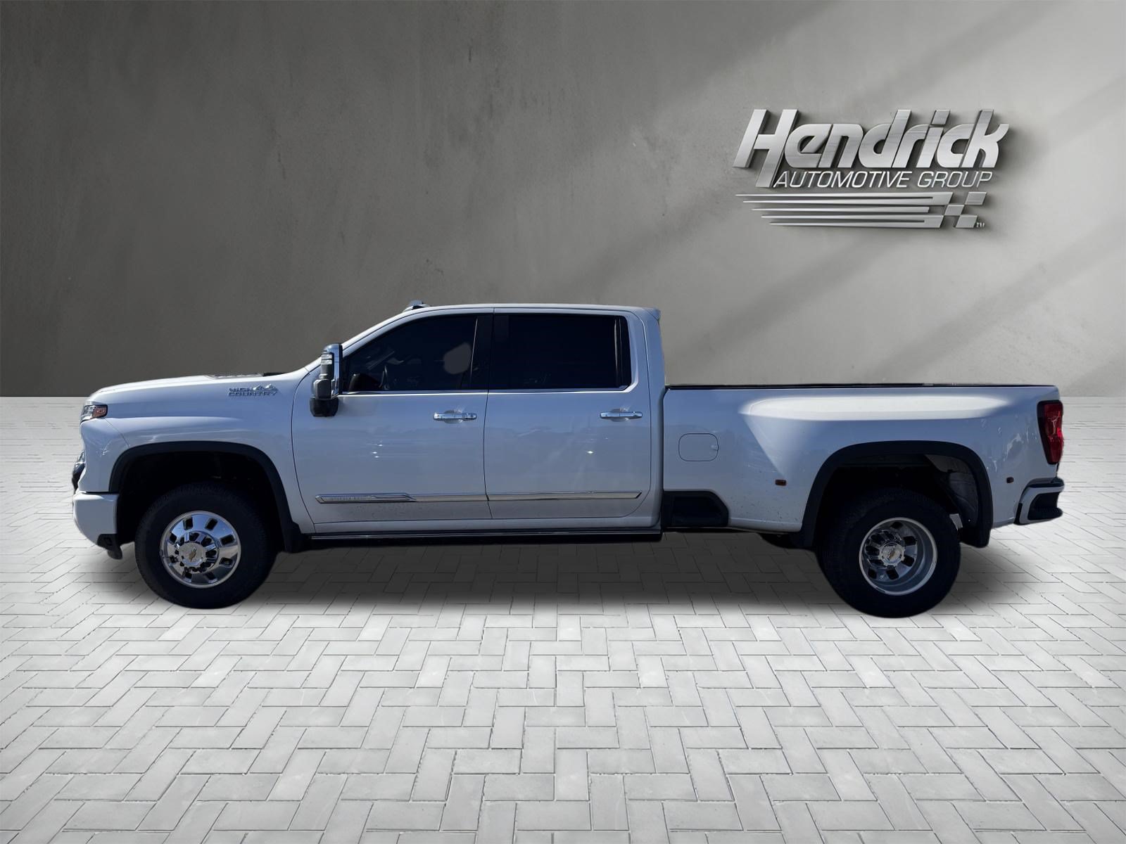 Used 2025 Chevrolet Silverado 3500 High Country w/ High Country Premium Package AWD/4WD image 8