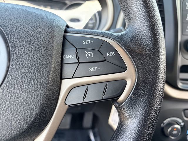 Used 2016 Jeep Cherokee Sport image 9