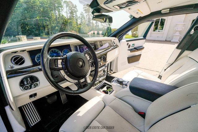 Used 2020 Rolls-Royce Phantom Sedan RWD image 46