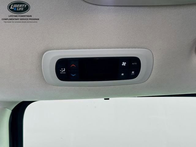 Used 2023 Chrysler Pacifica Touring-L image 24