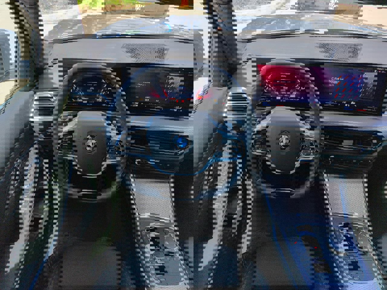 Used 2026 BMW 330i xDrive Sedan AWD/4WD image 16