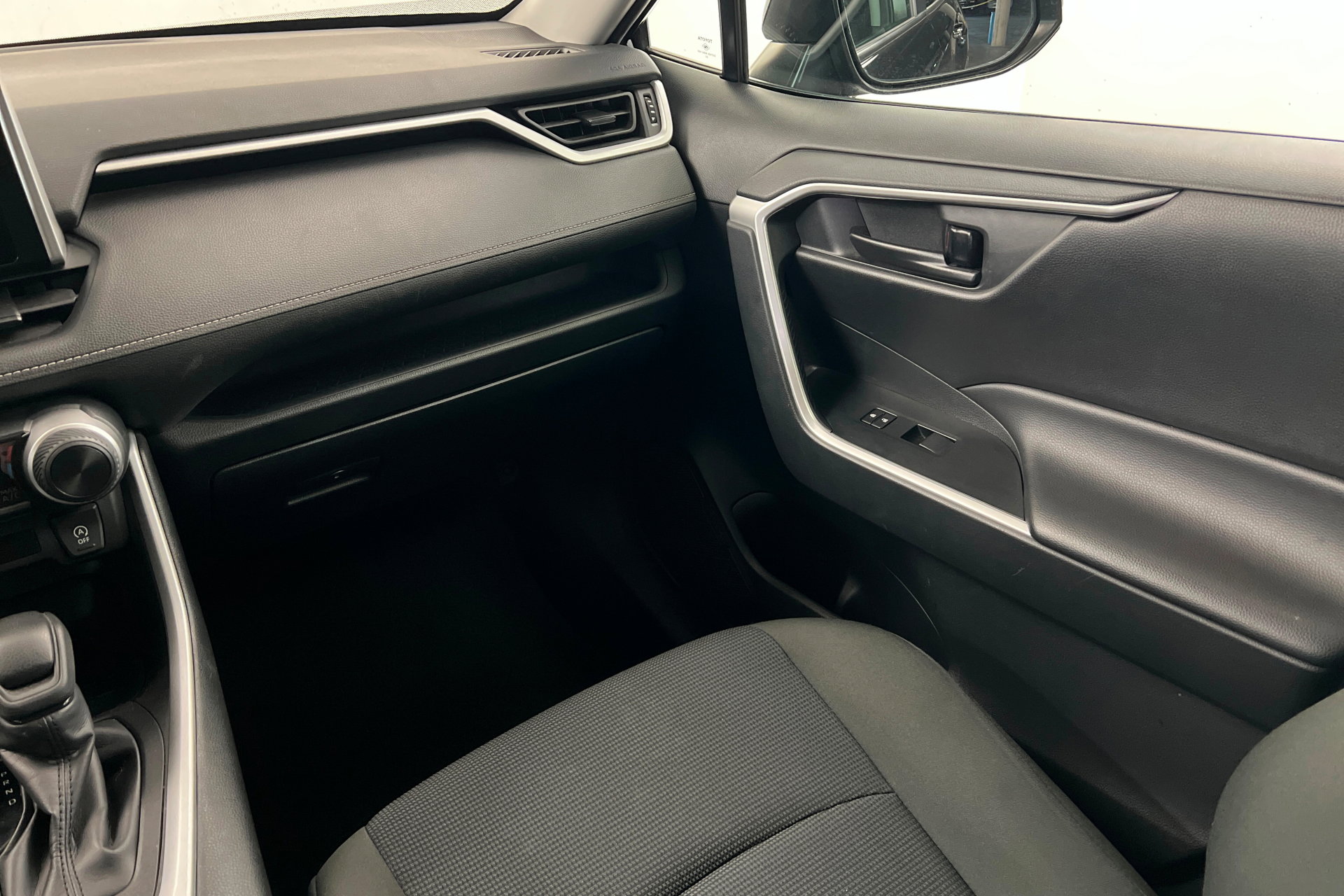 Used 2024 Toyota RAV4 LE image 11