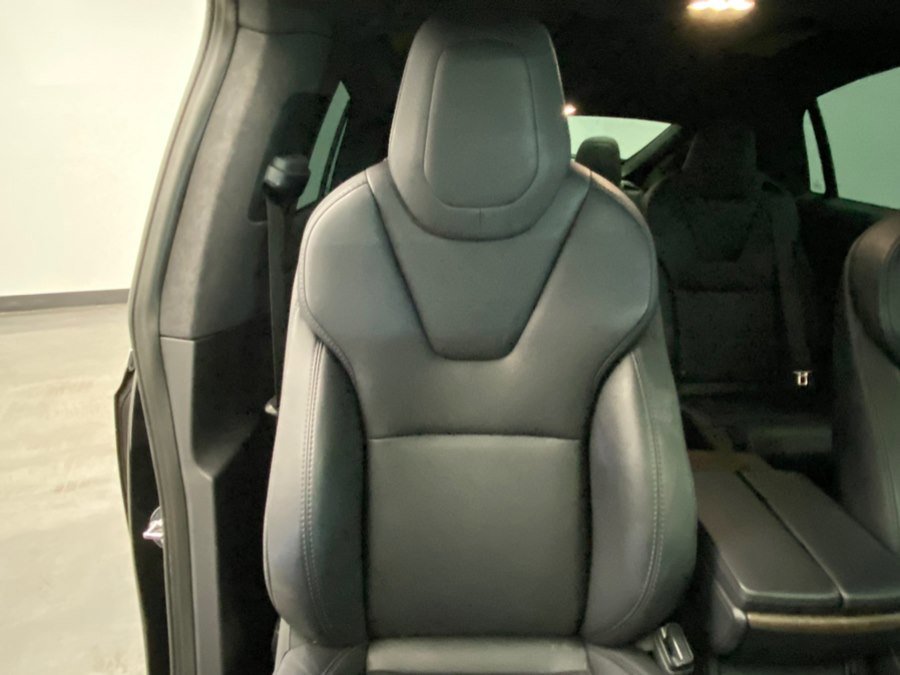 Used 2018 Tesla Model X 75D image 23