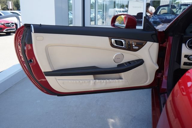 Used 2020 Mercedes-Benz SLC 300 image 21